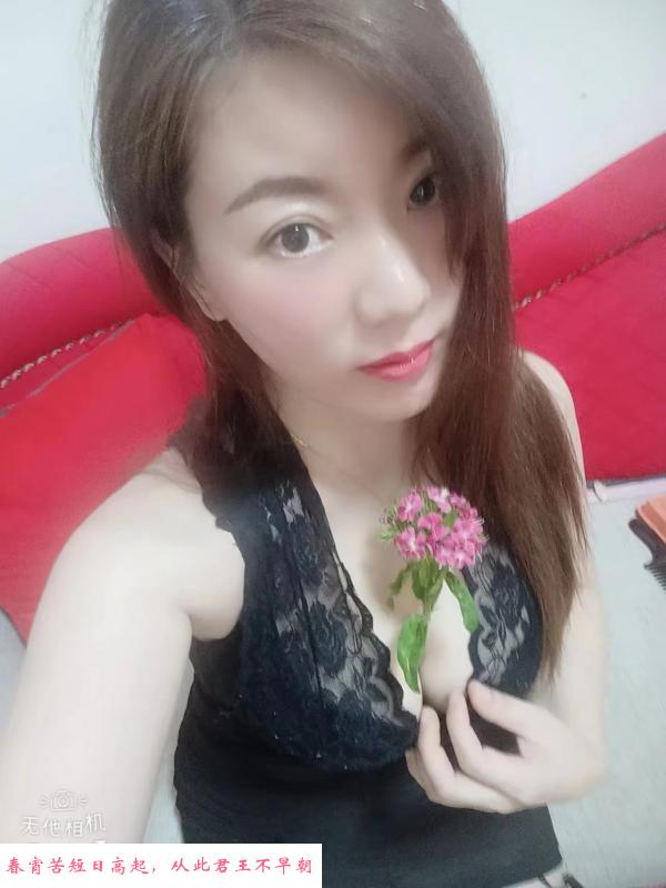 龙华骚少妇蓝玫瑰 第3张