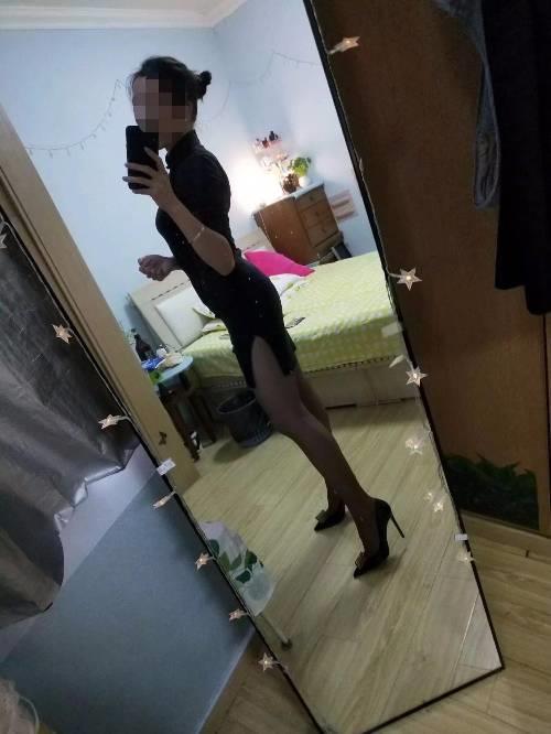 丝袜控妹子彤歆，身材特棒 第2张