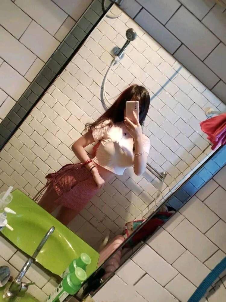 哈尔滨极品大熊细腰美女刚刚下水 第1张