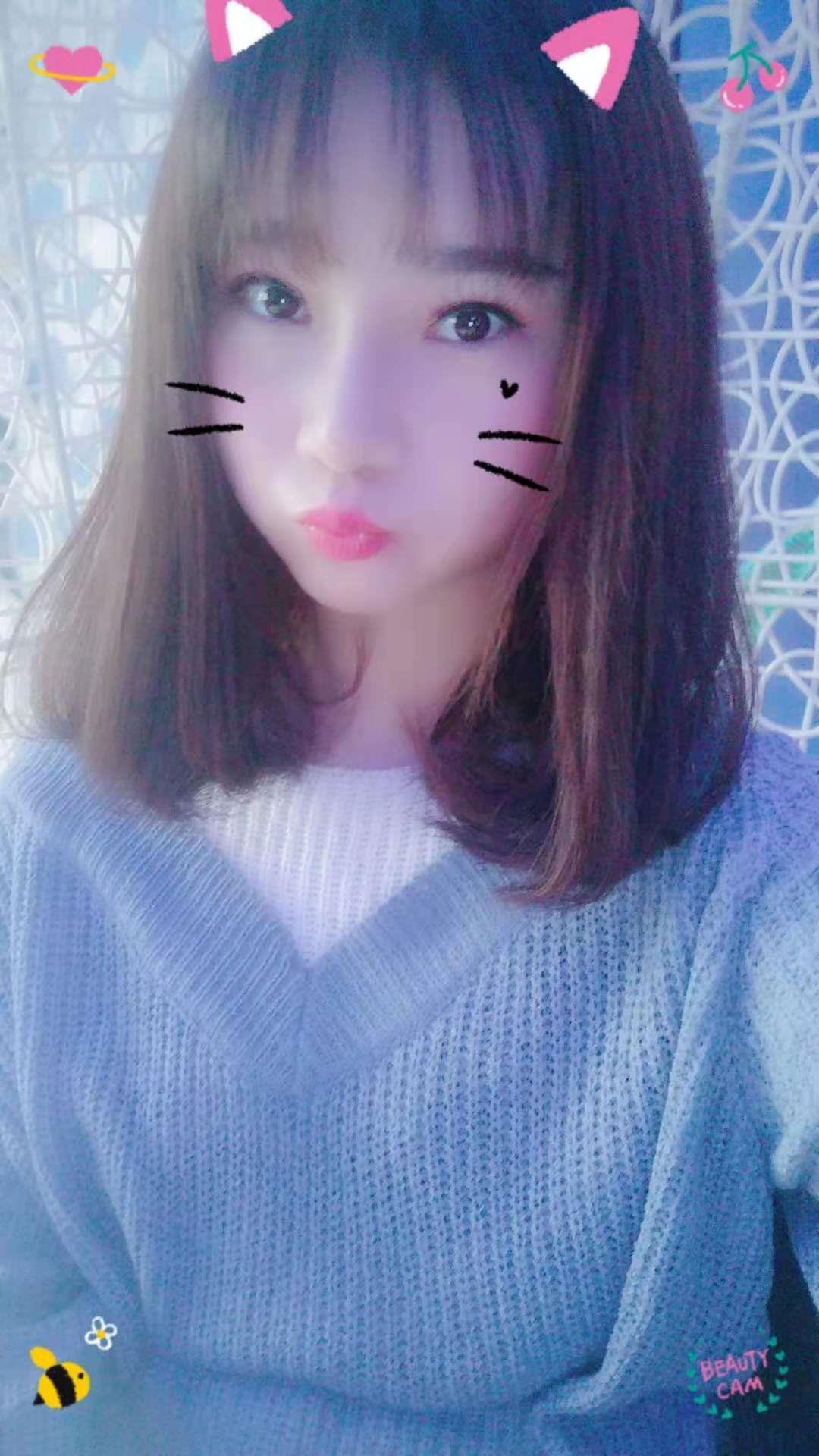 刚下海妹子。上下双粉，胸真是极品介绍大家 第1张