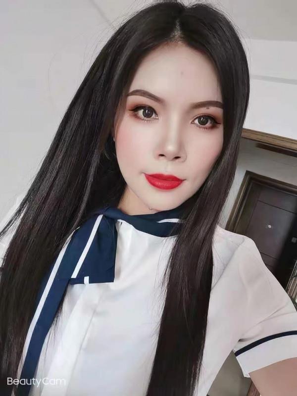 深喉很爽的小妹妹 第2张