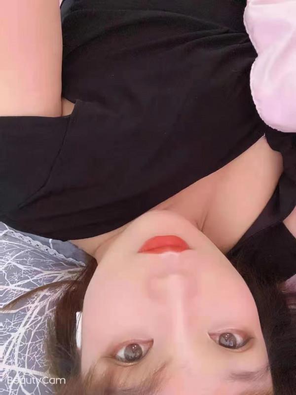 双飞刚到京性感小辣妹 第2张