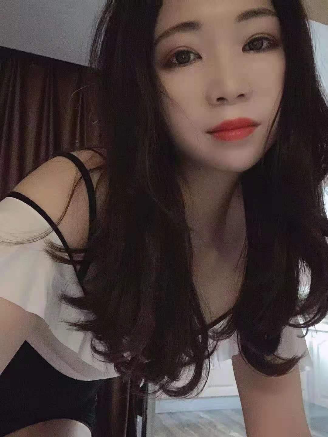 宝龙广场妹子 第1张
