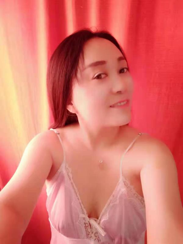 手法口活都不错的大姐 第1张