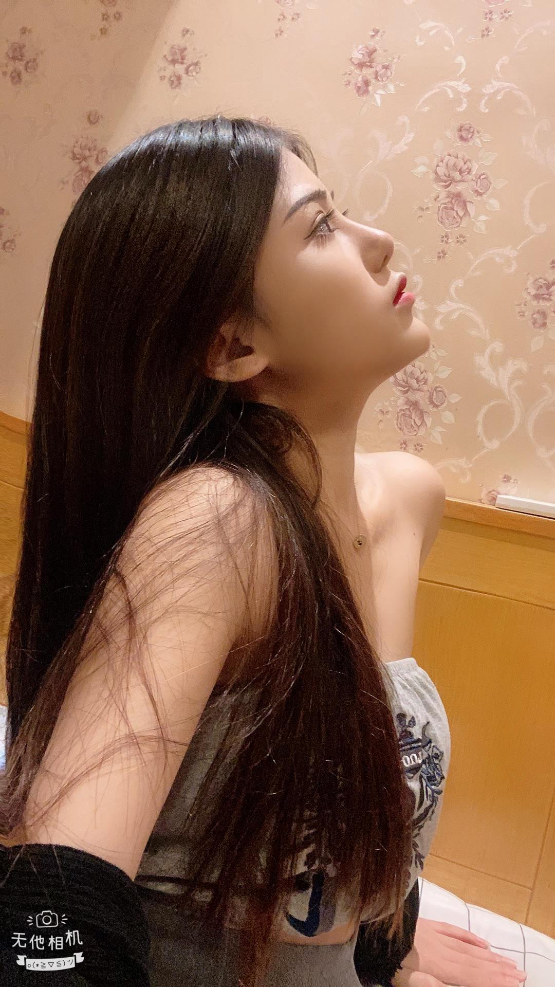 出击翘臀妹子，颜值不够，丝袜来凑，屁股是真大 第3张
