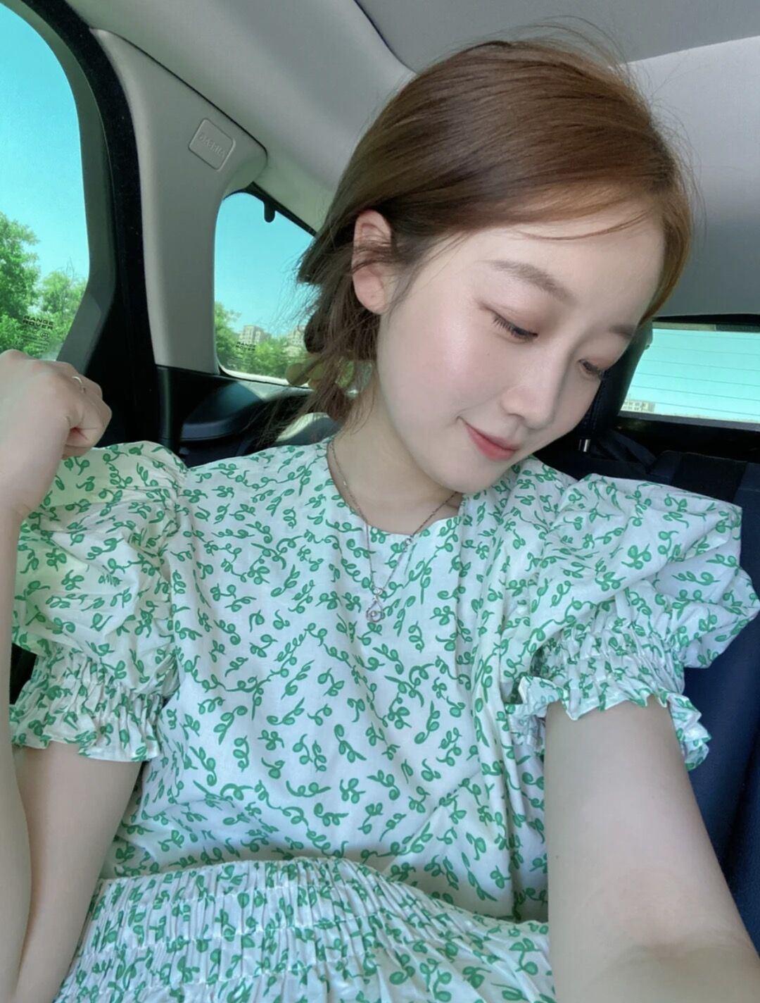 年轻漂亮超好身材小姐姐 第1张