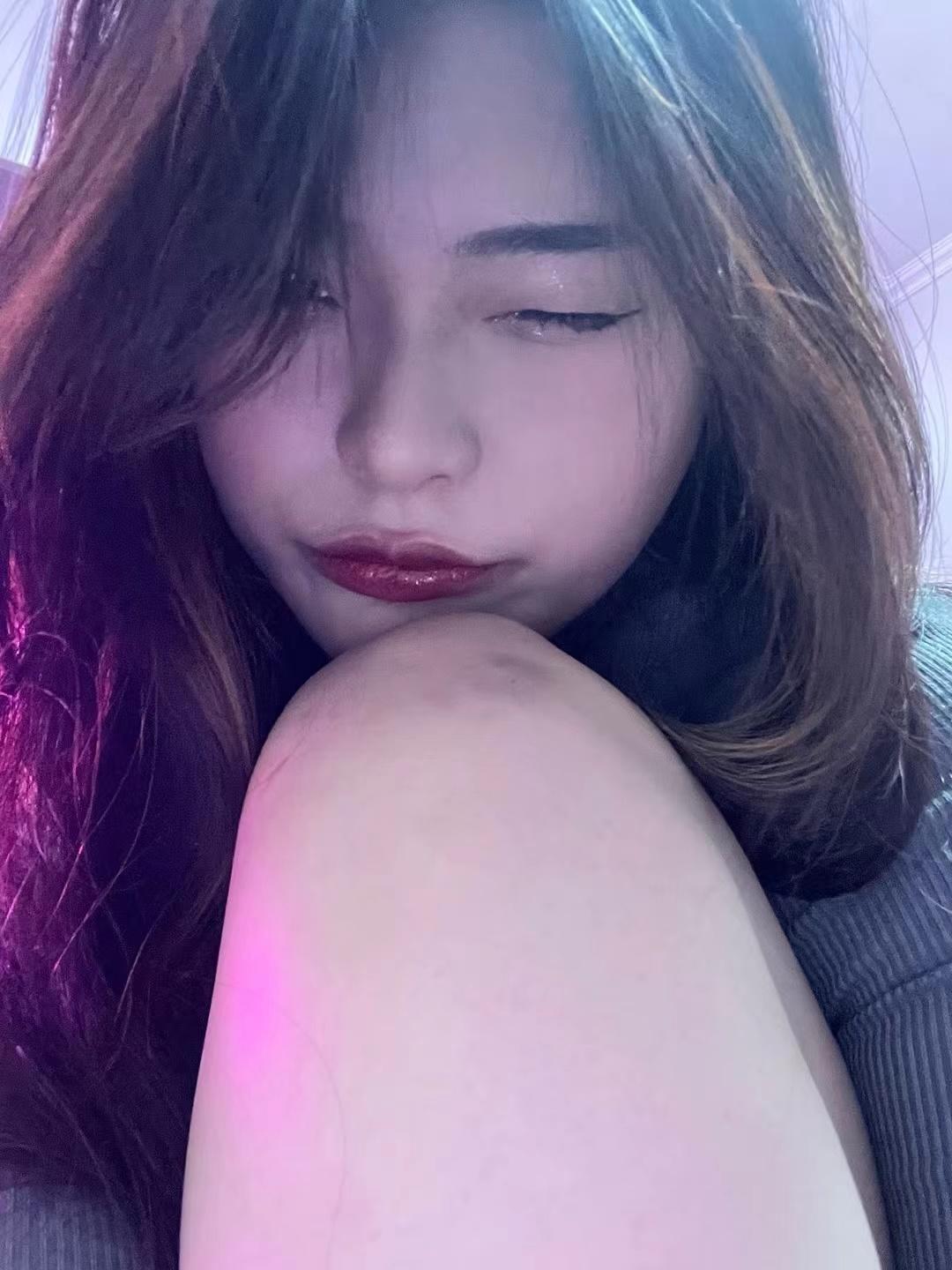 验证个骚妹,身材配丝袜,值得一战 第2张