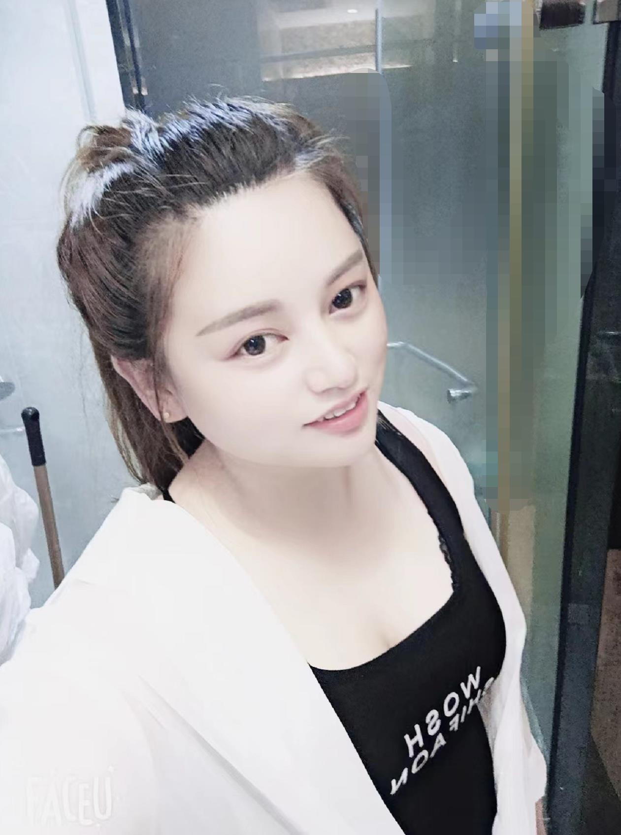 服务周到的兮兮，微胖的妹子弹性十足 第4张