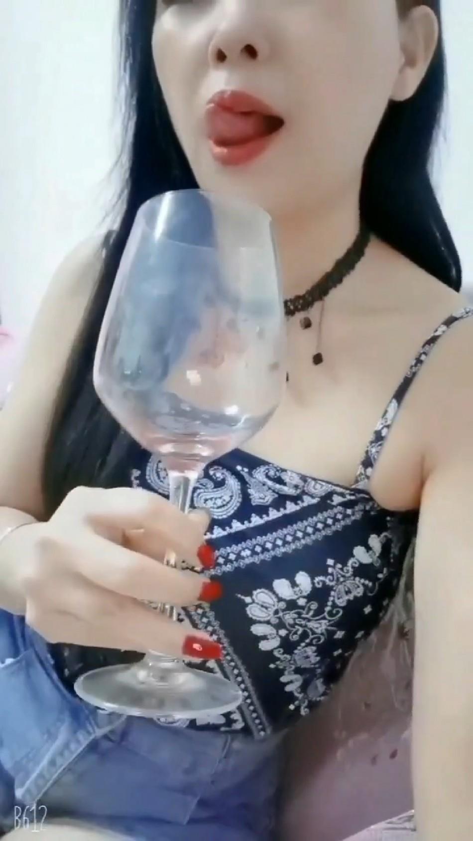 玩的很开的熟女，口活一流 第3张