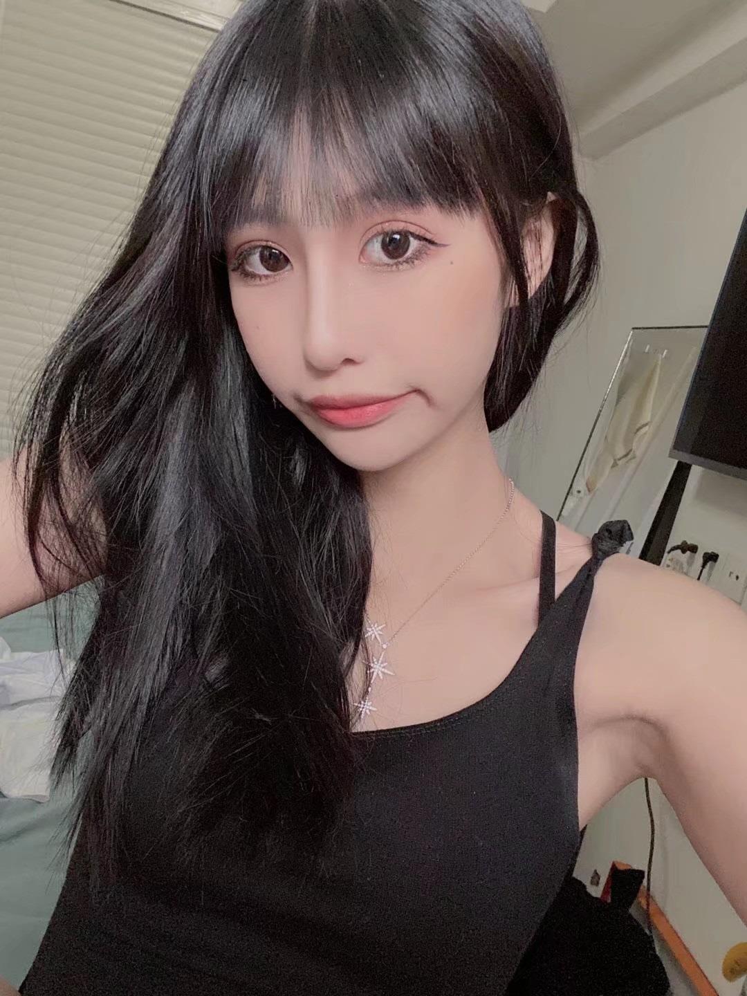 喷水长腿女神 第1张